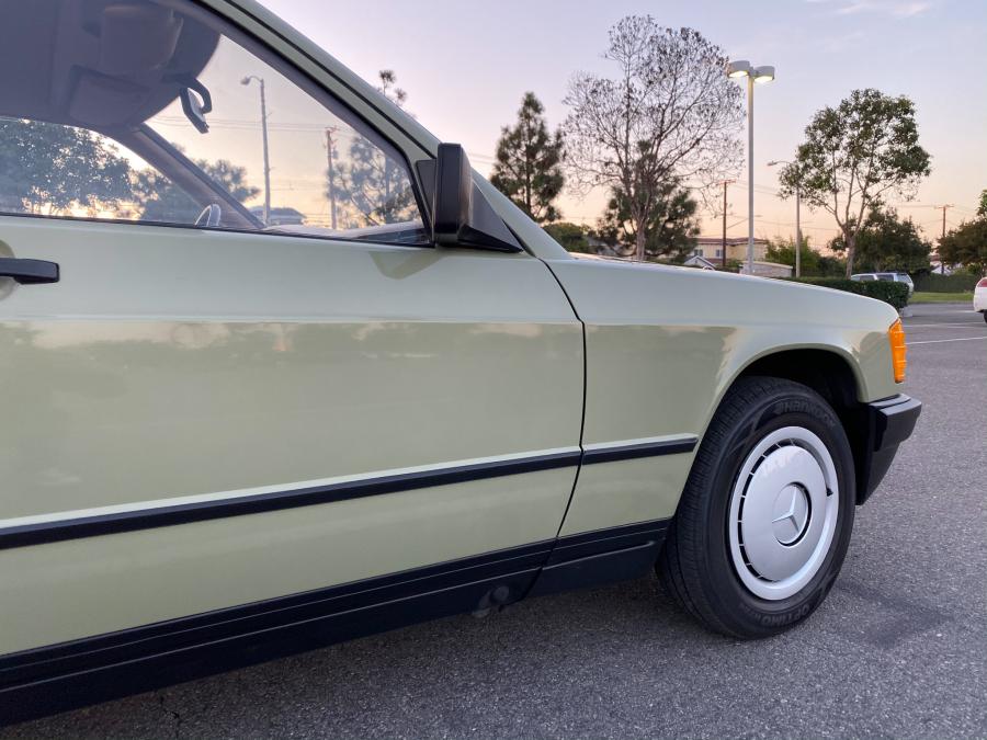 Детали экстерьера Mercedes-Benz 190 D (W124) 1984 года  (NA) (фото 36 из 240)